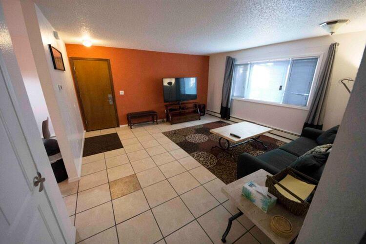 Stay Anchorage! Furnished Two Bedroom Apartments With High Speed Wifi 객실 사진