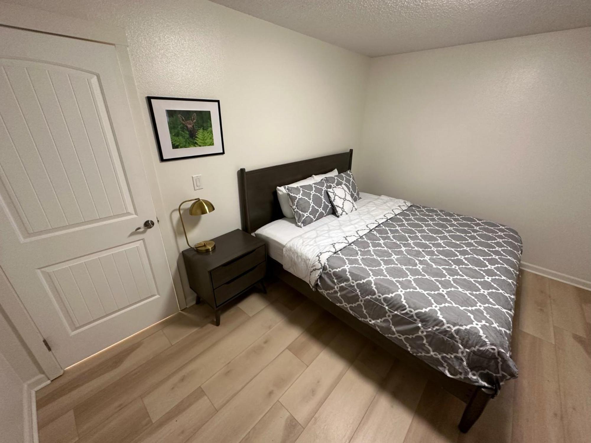 Stay Anchorage! Furnished Two Bedroom Apartments With High Speed Wifi 객실 사진