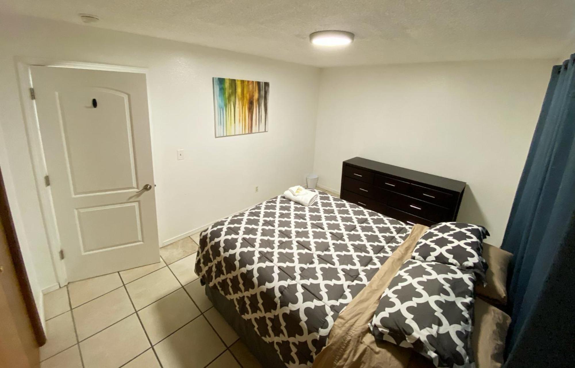 Stay Anchorage! Furnished Two Bedroom Apartments With High Speed Wifi 객실 사진