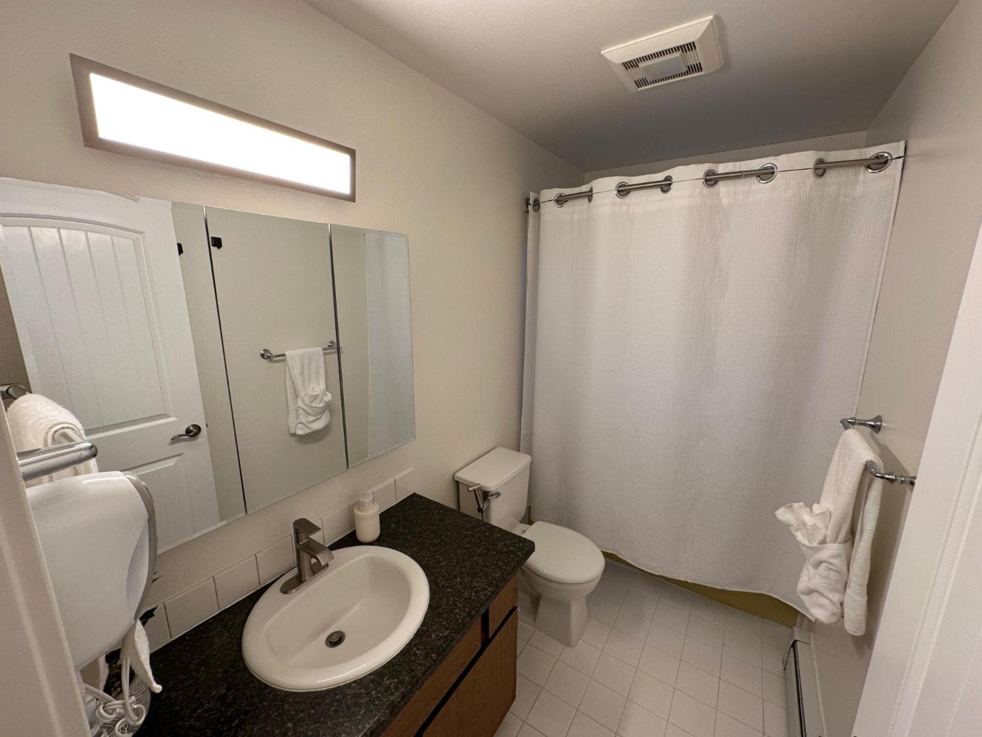 Stay Anchorage! Furnished Two Bedroom Apartments With High Speed Wifi 객실 사진
