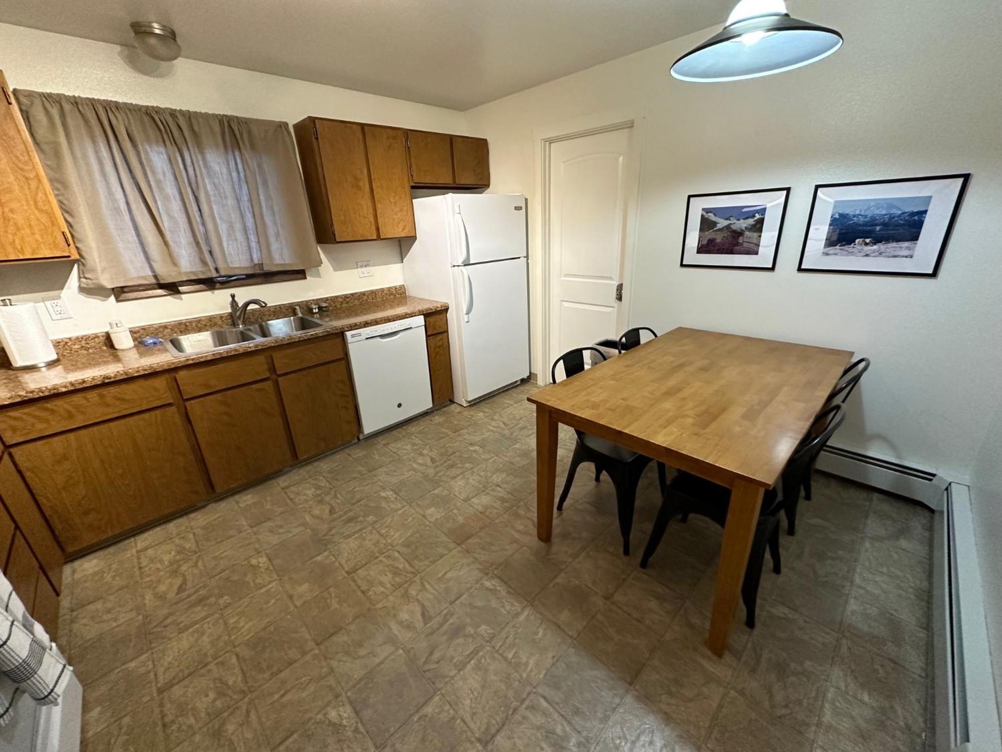 Stay Anchorage! Furnished Two Bedroom Apartments With High Speed Wifi 객실 사진