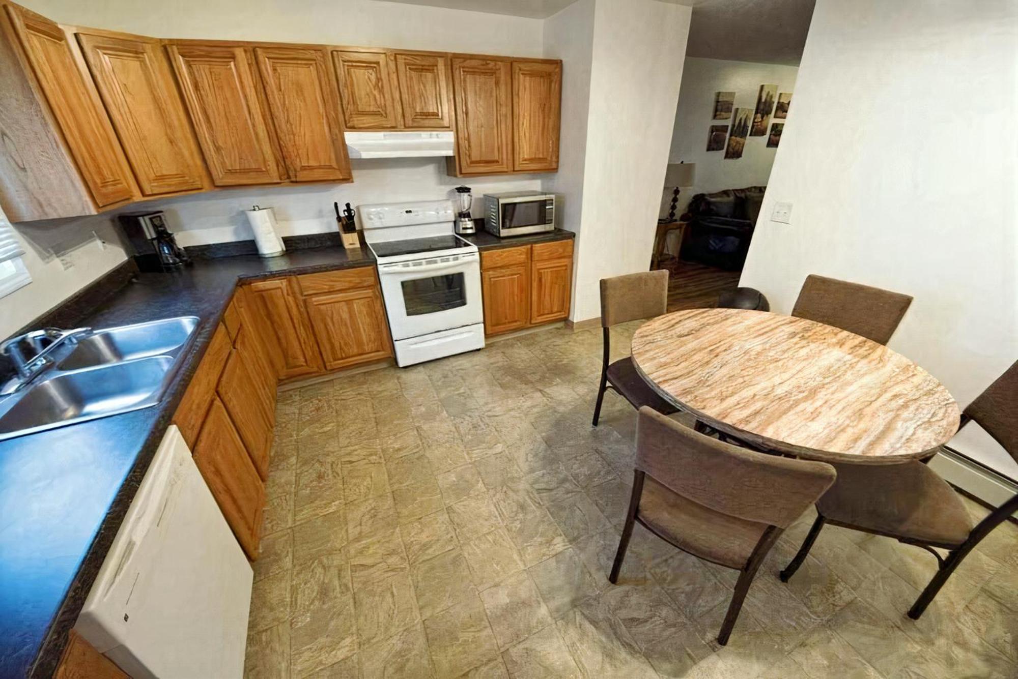 Stay Anchorage! Furnished Two Bedroom Apartments With High Speed Wifi 객실 사진