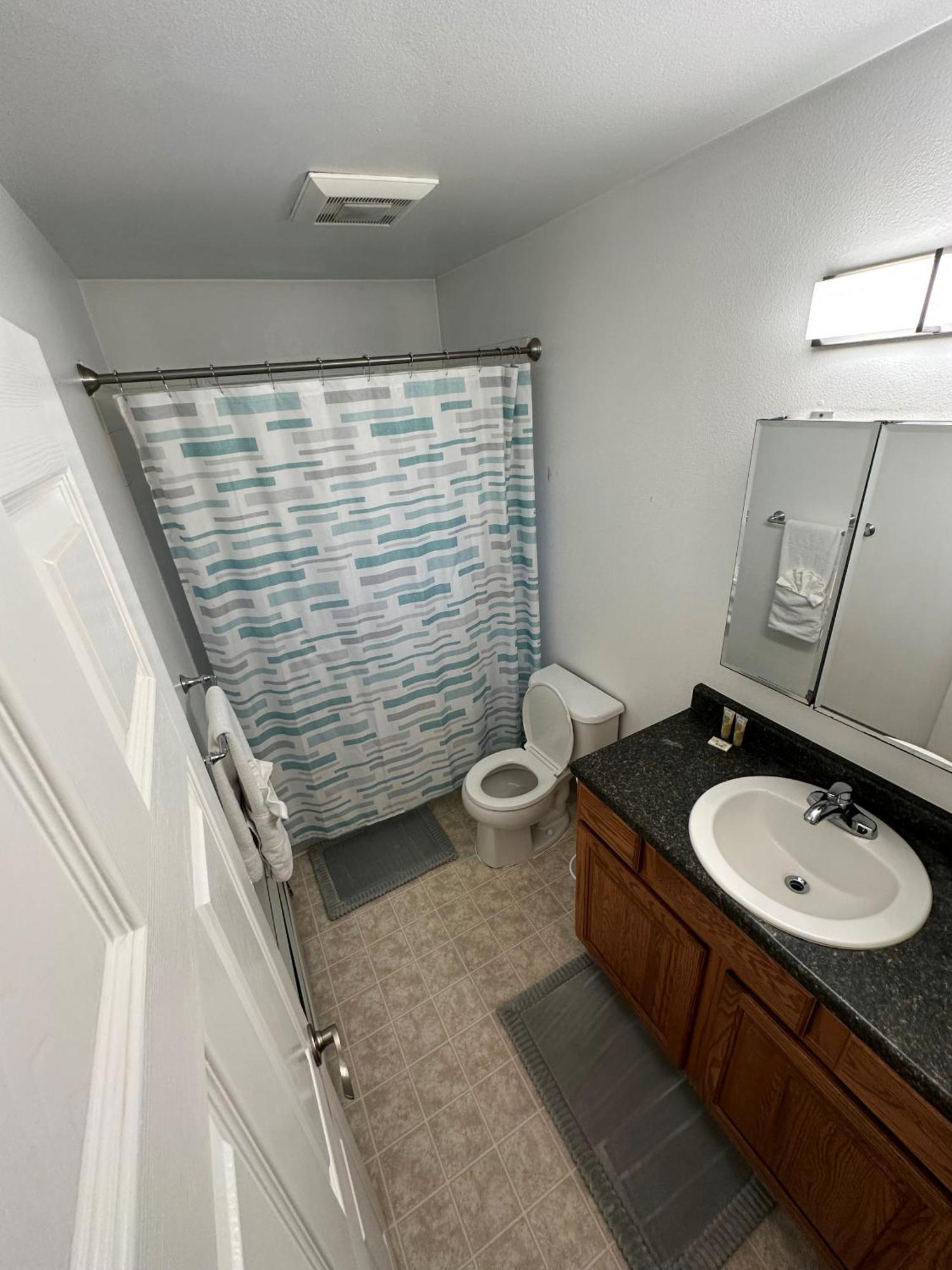 Stay Anchorage! Furnished Two Bedroom Apartments With High Speed Wifi 객실 사진