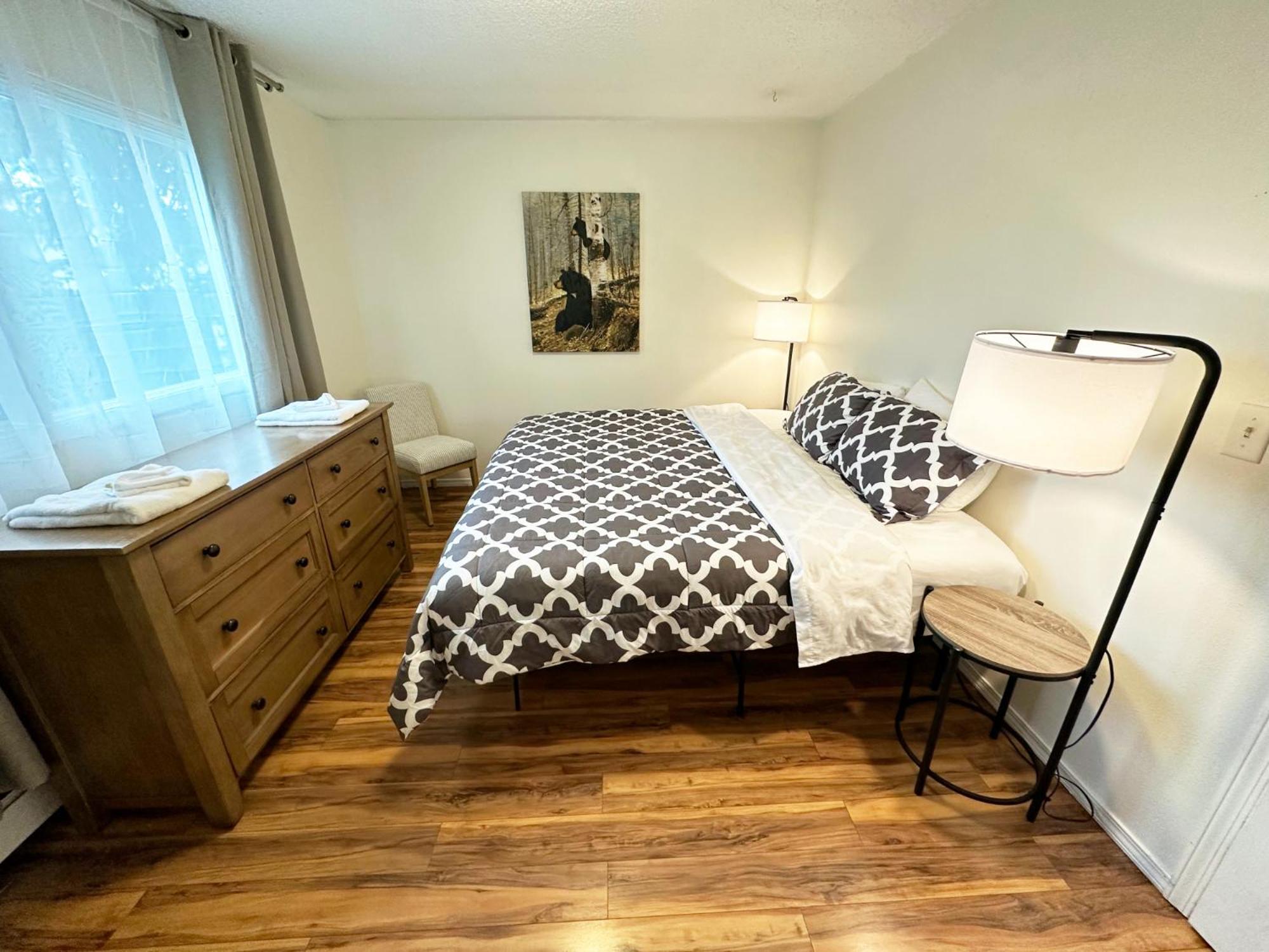 Stay Anchorage! Furnished Two Bedroom Apartments With High Speed Wifi 객실 사진